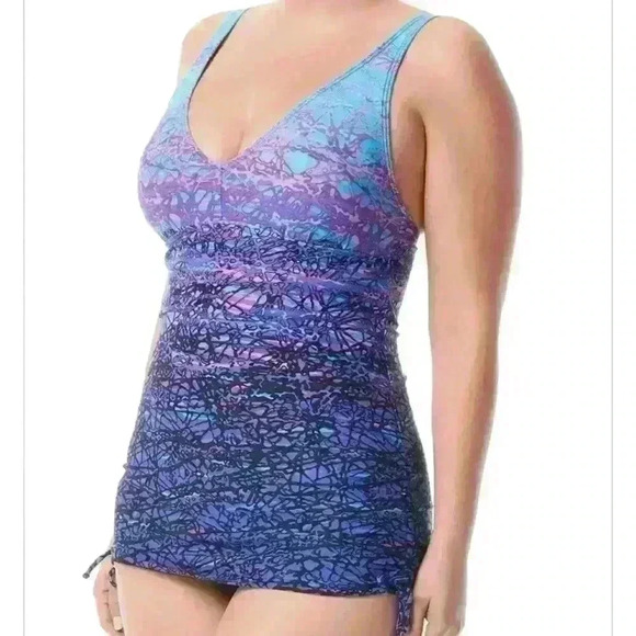 NWT TYR swimsuit - Picture 1 of 7